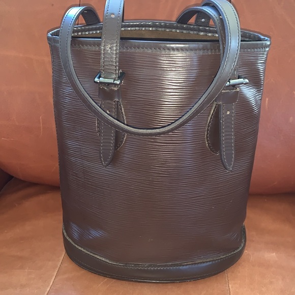 🤎🤎Beautiful Authentic Louis Vuitton Mocha Colored Epi Bucket PM Bag🤎🤎🤎 - Picture 8 of 17